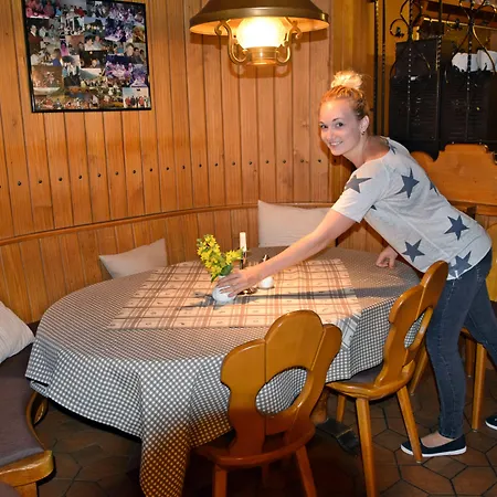 Gruener Baum ホテル 3*